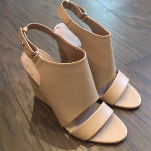 Vince tan wedge, only wore twice.